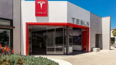 Магазин Tesla вразив графіті «Нацистські автомобілі» від потенційного підпалювача