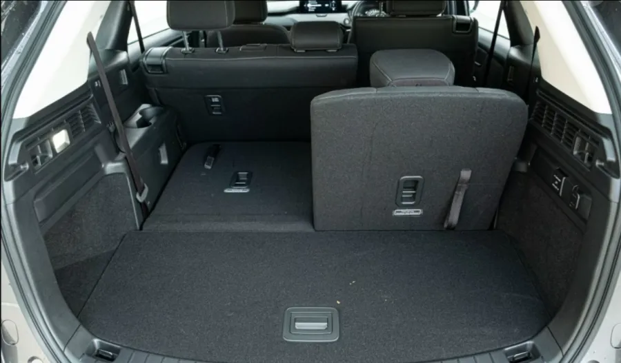 Mazda офіційно представила новий CX-80 2025