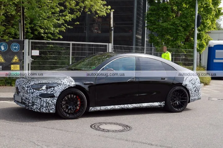 Mercedes-AMG CLA 2026 представляє нового електричного суперника Tesla Model 3 Performance