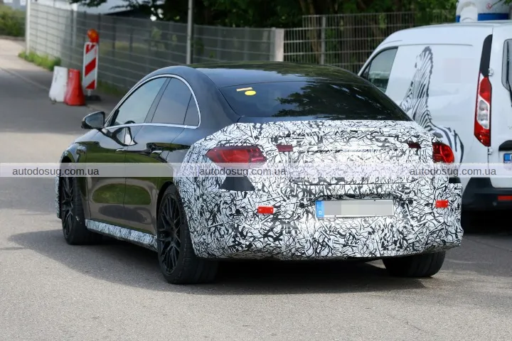 Mercedes-AMG CLA 2026 представляє нового електричного суперника Tesla Model 3 Performance