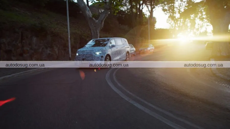 Mercedes представляє розкішний електричний фургон