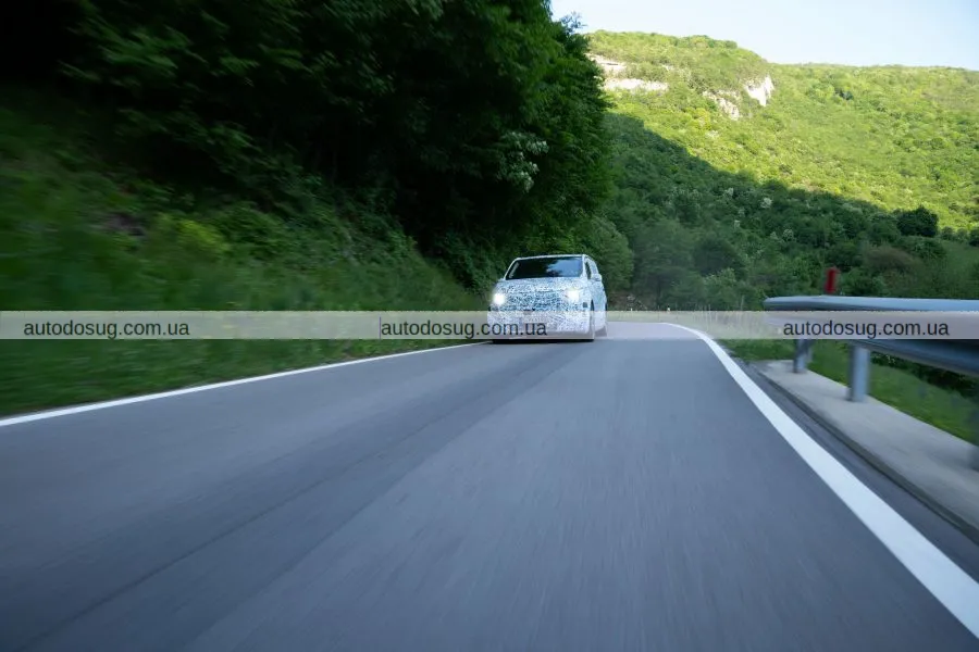 Mercedes представляє розкішний електричний фургон