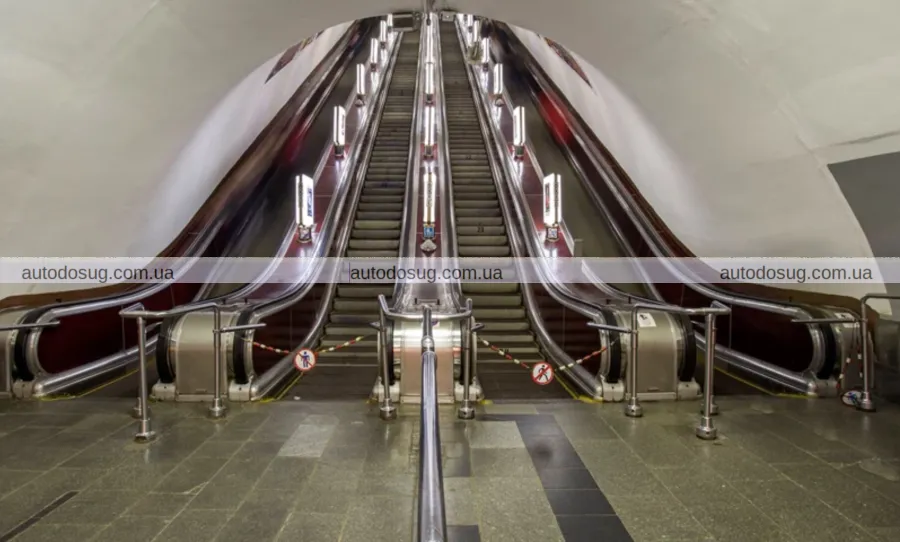 Метро Києва розпочинає капітальний ремонт ескалаторів на станції «Палац Україна»