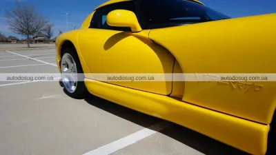 Модифікований Dodge Viper 2002 року з пробігом 7 тис. миль приголомшує яскравими фарбами