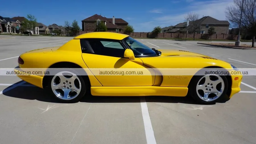 Модифікований Dodge Viper 2002 року з пробігом 7 тис. миль приголомшує яскравими фарбами