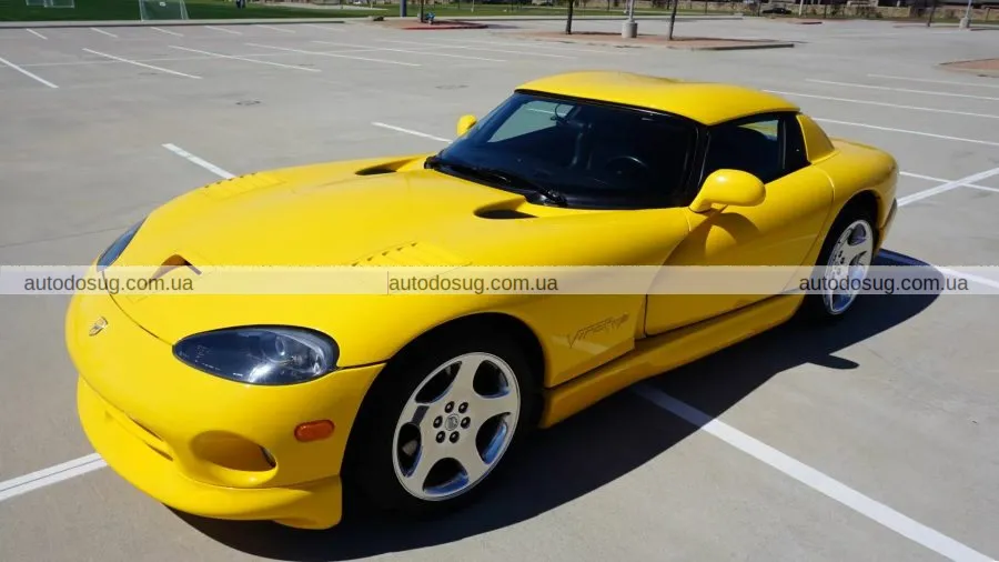 Модифікований Dodge Viper 2002 року з пробігом 7 тис. миль приголомшує яскравими фарбами