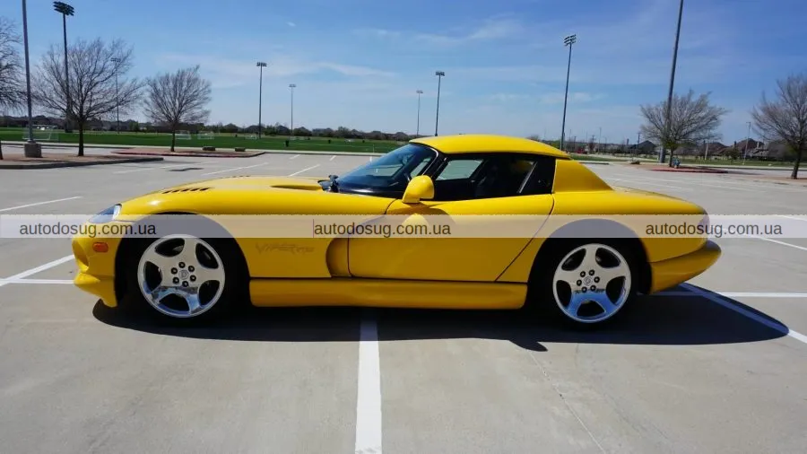 Модифікований Dodge Viper 2002 року з пробігом 7 тис. миль приголомшує яскравими фарбами