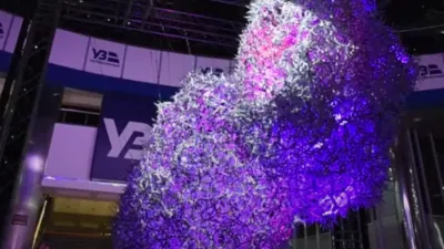 На залізничному вокзалі Києва з'явилася інтерактивна інсталяція «Серце»