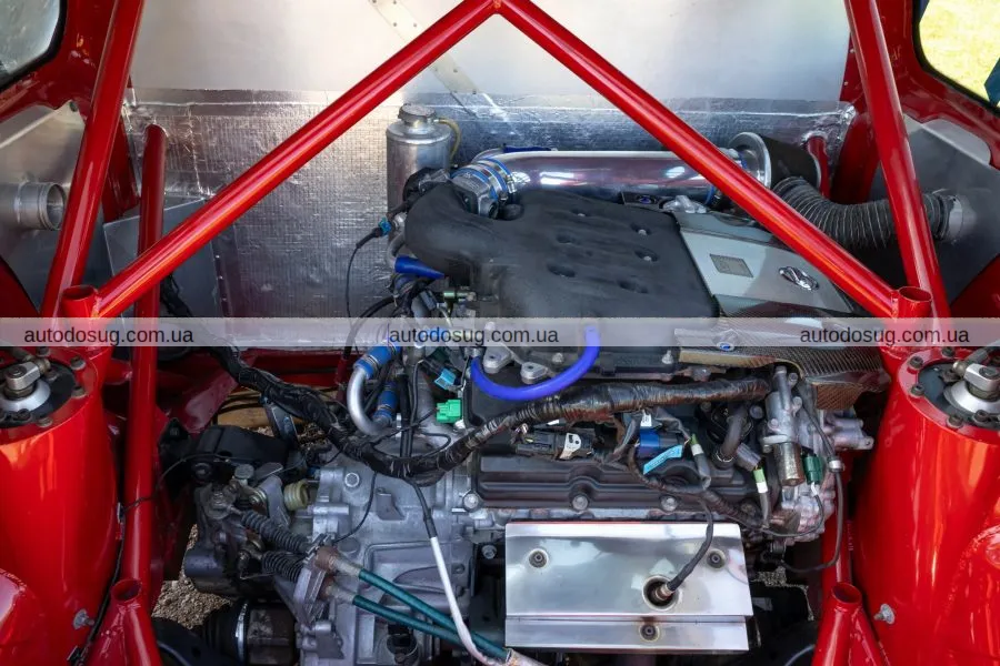 Nissan представляє культовий хот-хетч Micra 350SR