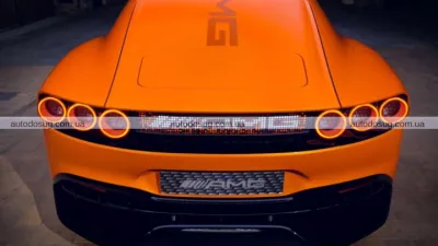 Нова модель AMG має круглі фари, схожі на Ferrari