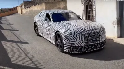 Новий електричний Jaguar Type-00 помічений на тестах у сонячній Іспанії