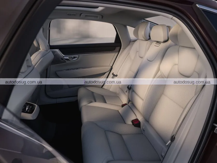Оновлений седан Volvo S90 2025 залишиться поза межами більшості ринків