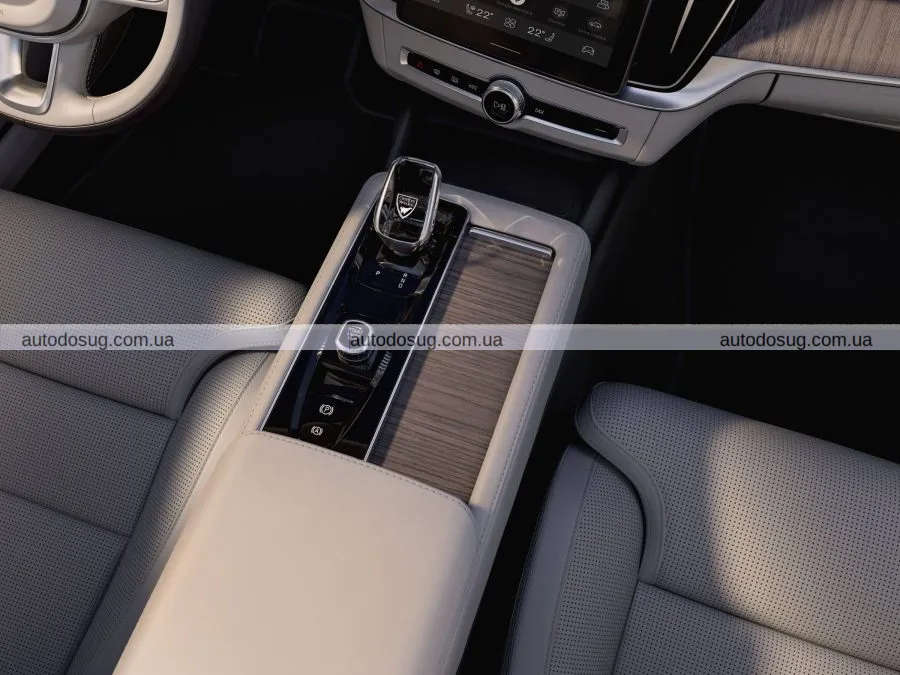 Оновлений седан Volvo S90 2025 залишиться поза межами більшості ринків