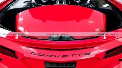 Поліція зупиняє Corvette, що мчав на швидкості 225 км/год, за допомогою літака