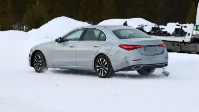Помічені оновлені прототипи Mercedes-Benz C-Class 2026 року