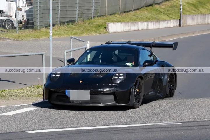 Porsche демонструє новий 911 GT2 RS з агресивним кузовом і перегоновим характером