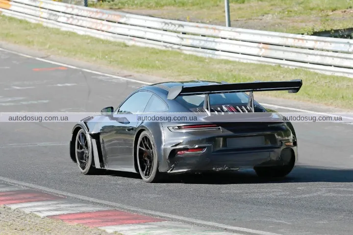 Porsche демонструє новий 911 GT2 RS з агресивним кузовом і перегоновим характером
