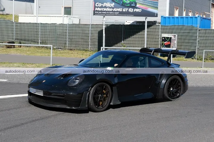 Porsche демонструє новий 911 GT2 RS з агресивним кузовом і перегоновим характером