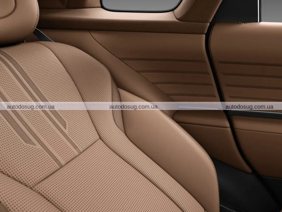 Позашляховик Toyota Century отримав затемнювальні задні вікна