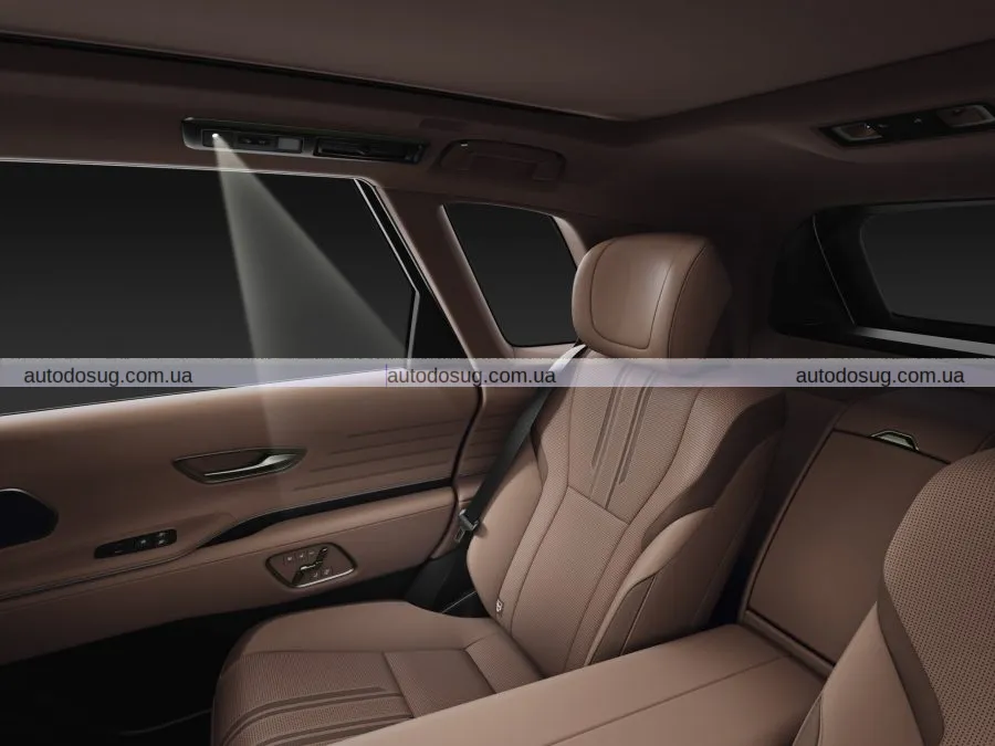 Позашляховик Toyota Century отримав затемнювальні задні вікна