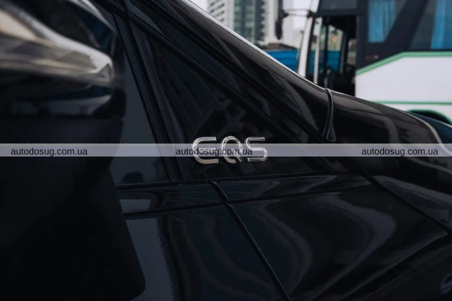 Привертає увагу новий електричний Mercedes EQS SUV