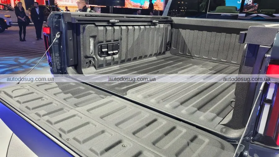 RAM відкладає дебют електропікапа з запасом ходу 1100 км