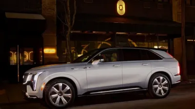 Ресторан Coqodaq у Нью-Йорку настільки шикарний, що тепер використовує Cadillac Escalade IQ як стіл