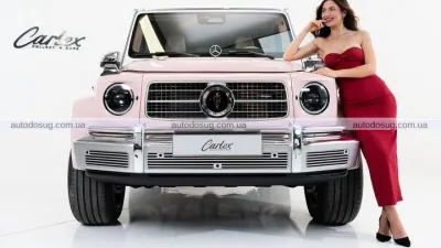 Рожевий G-Wagen виглядає дико зовні та ще дикіше всередині