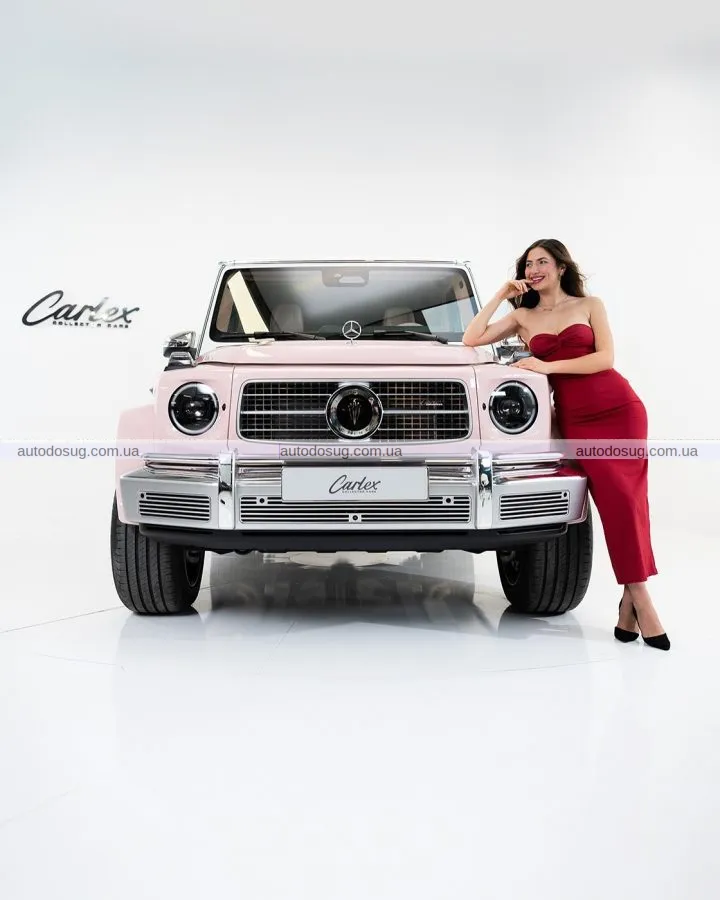 Рожевий G-Wagen виглядає дико зовні та ще дикіше всередині