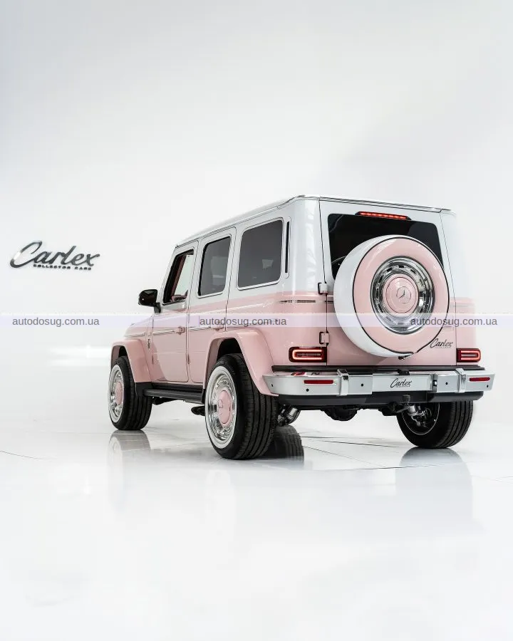 Рожевий G-Wagen виглядає дико зовні та ще дикіше всередині