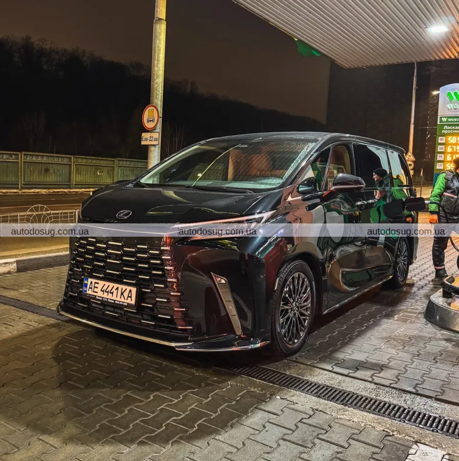 Lexus LM 350h помічений в Одесі