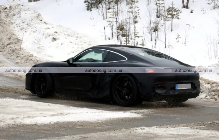 Шпигунські фото електричного Porsche 718 Cayman 2026