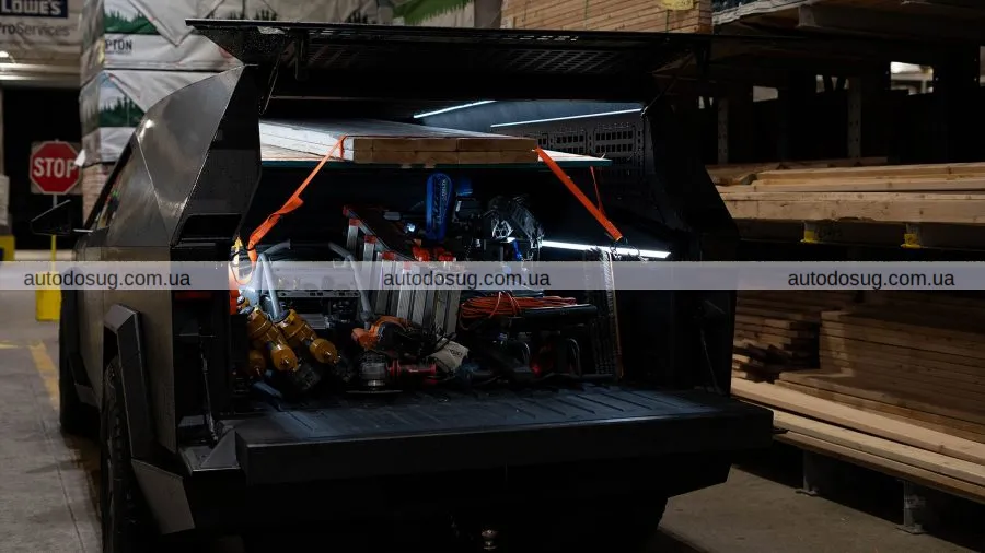 Space Camper перетворює вашу кібервантажівку Tesla на маленький мобільний будинок