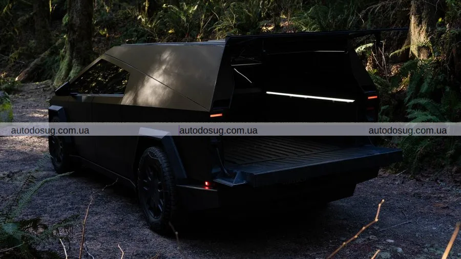 Space Camper перетворює вашу кібервантажівку Tesla на маленький мобільний будинок