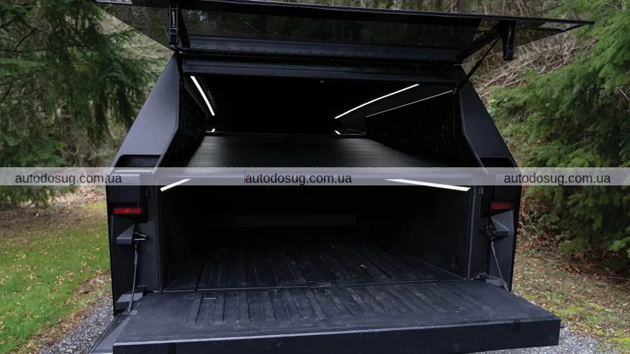 Space Camper перетворює вашу кібервантажівку Tesla на маленький мобільний будинок