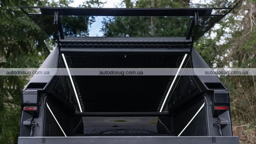 Space Camper перетворює вашу кібервантажівку Tesla на маленький мобільний будинок