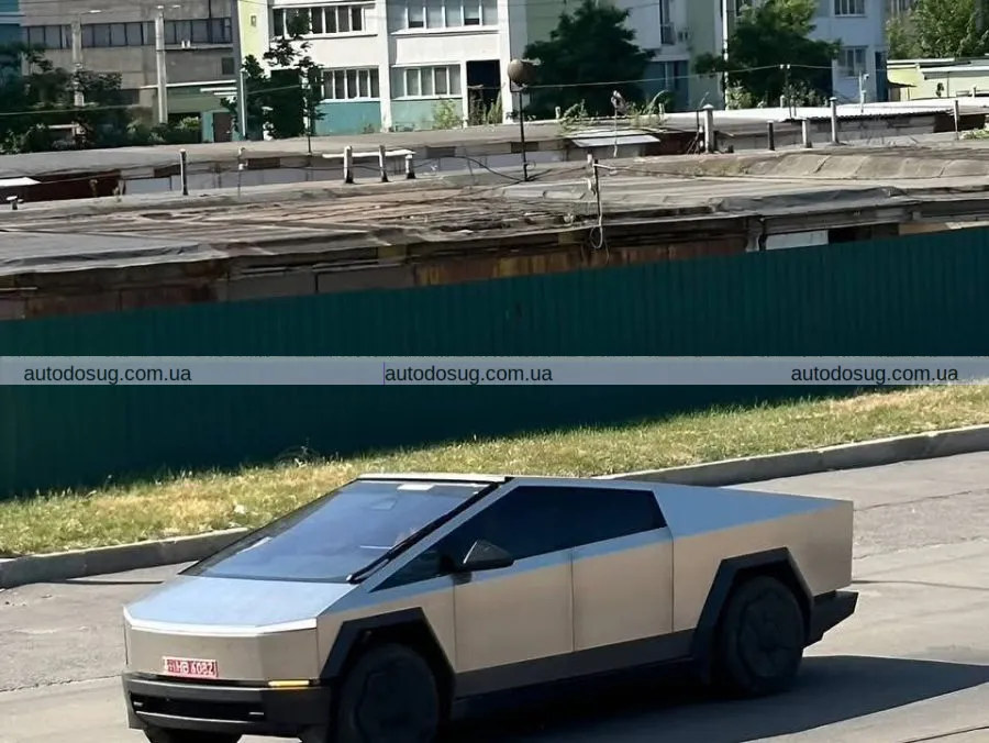 Tesla Cybertruck підкорює Харків навіть під обстрілами