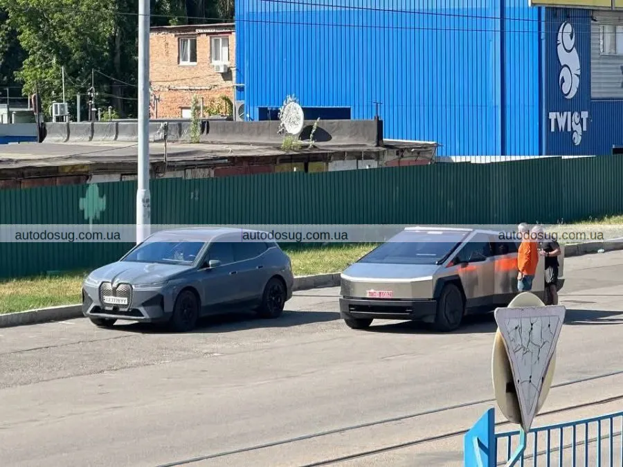 Tesla Cybertruck підкорює Харків навіть під обстрілами