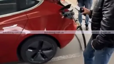 Tesla на газу помічена в Києві