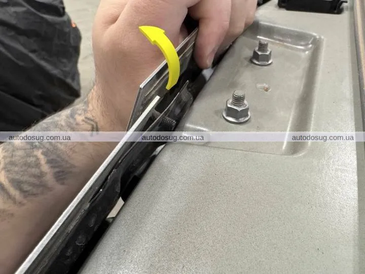 Tesla відкликає майже всі Cybertruck через дефект кріплення сталевих панелей