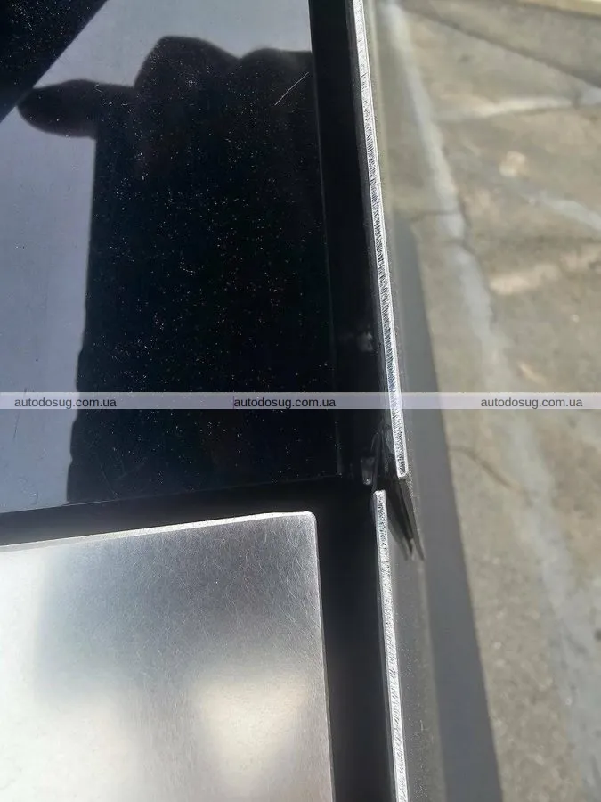 Tesla відкликає майже всі Cybertruck через дефект кріплення сталевих панелей