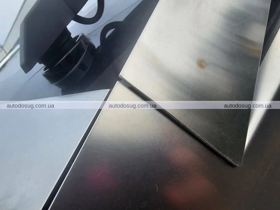 Tesla відкликає майже всі Cybertruck через дефект кріплення сталевих панелей