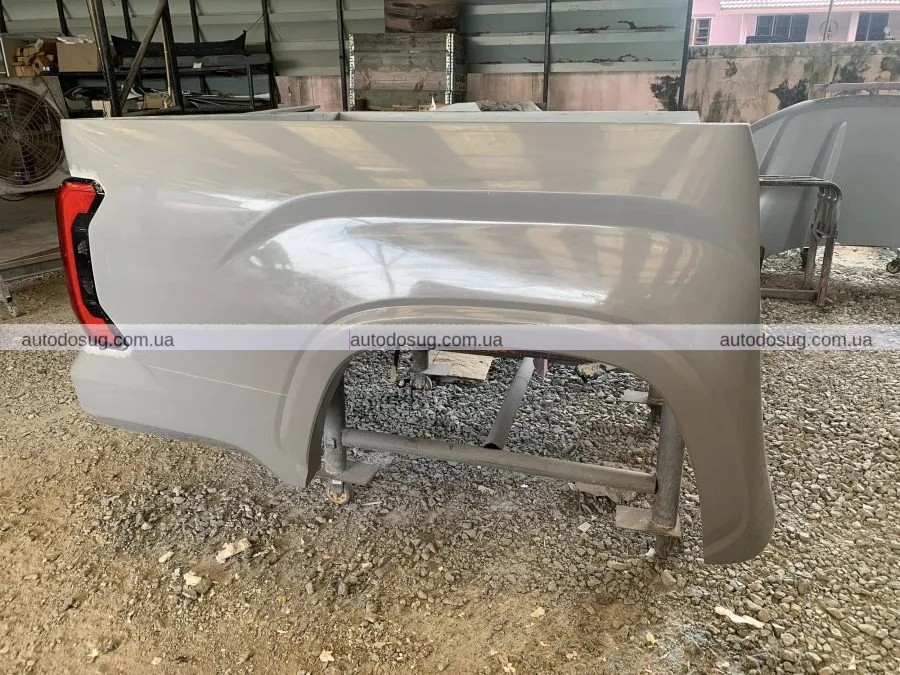 Toyota Hilux перевтілюється у Tundra завдяки тайському тюнінгу