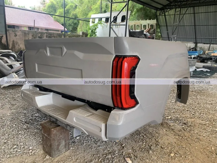 Toyota Hilux перевтілюється у Tundra завдяки тайському тюнінгу