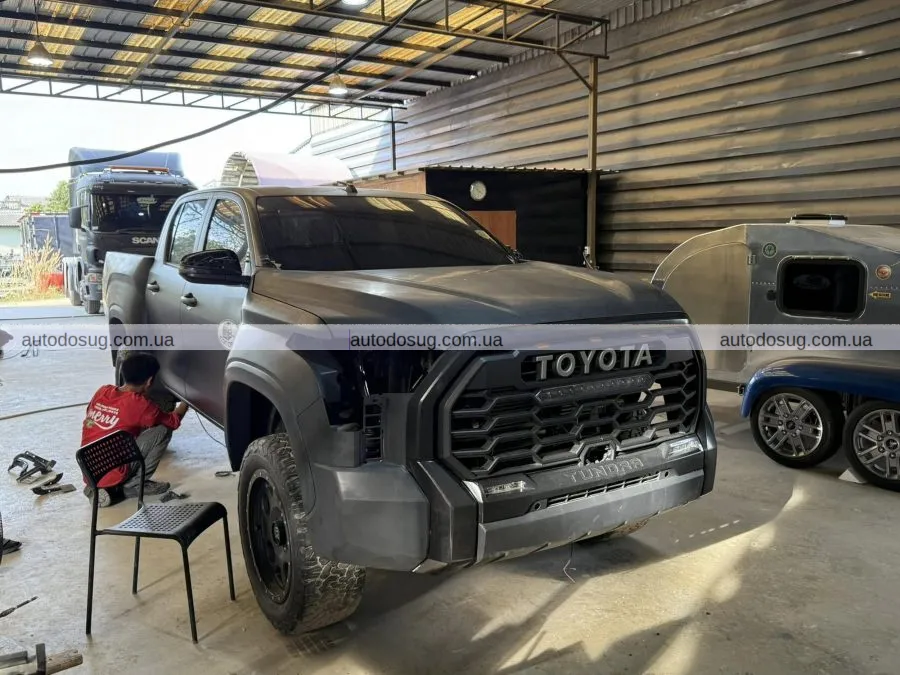 Toyota Hilux перевтілюється у Tundra завдяки тайському тюнінгу