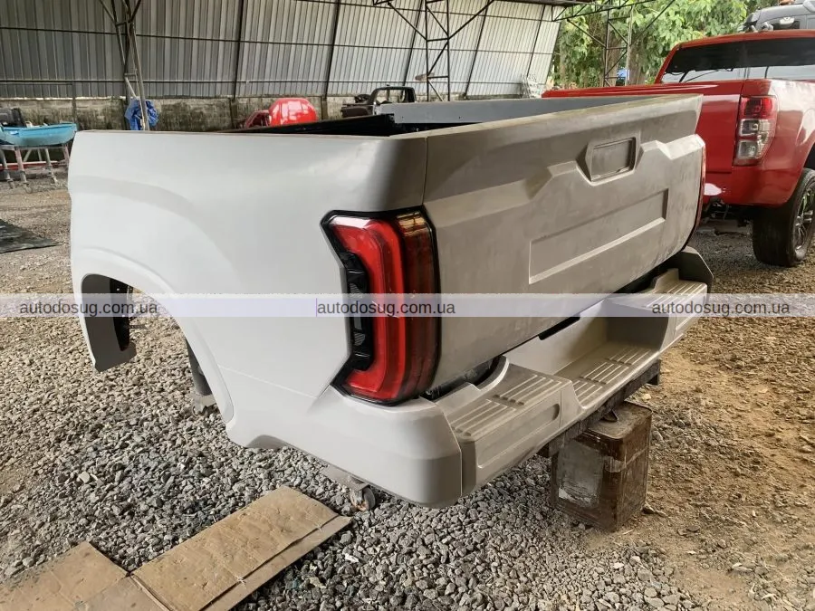 Toyota Hilux перевтілюється у Tundra завдяки тайському тюнінгу