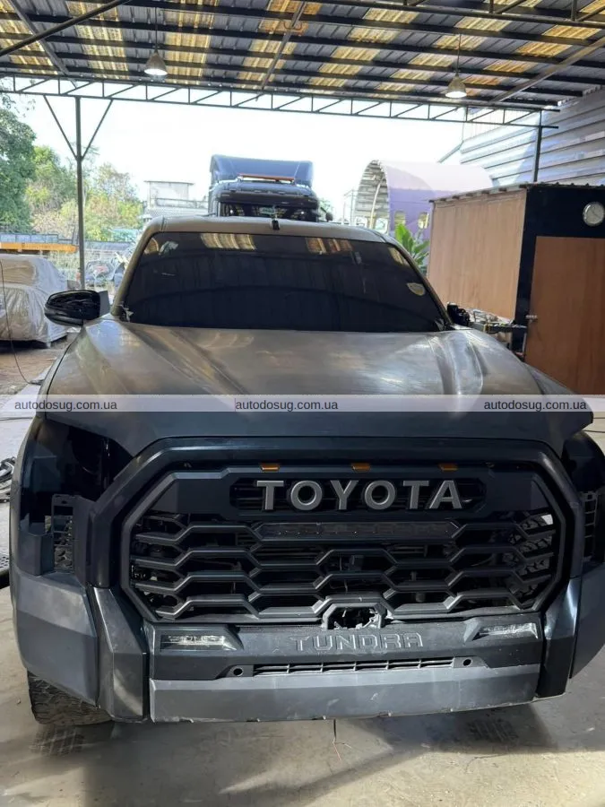 Toyota Hilux перевтілюється у Tundra завдяки тайському тюнінгу
