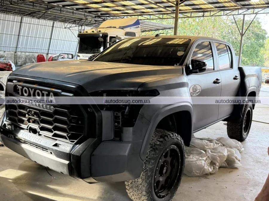 Toyota Hilux перевтілюється у Tundra завдяки тайському тюнінгу