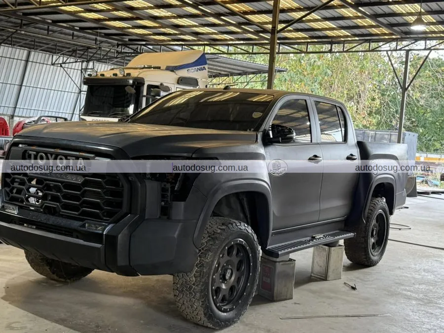 Toyota Hilux перевтілюється у Tundra завдяки тайському тюнінгу