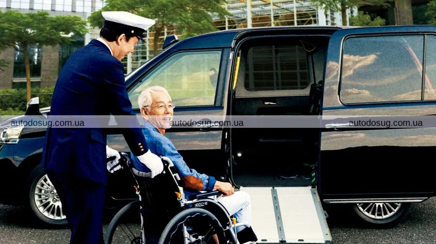 Toyota представляє оновлений JPN Taxi